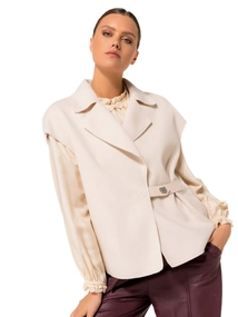 Caroline Biss 4878