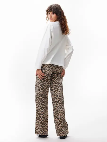 Catwalk Junkie 2402040611