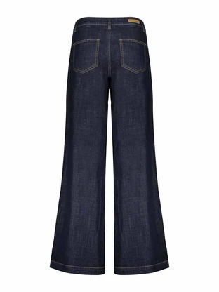 Geisha Jeans pleads