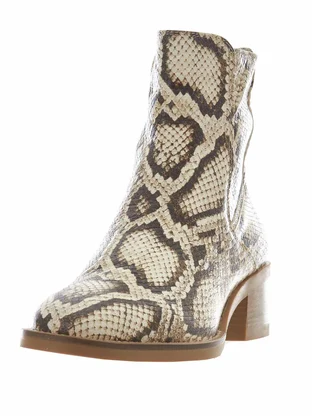 Piedi Nudi zuma snake