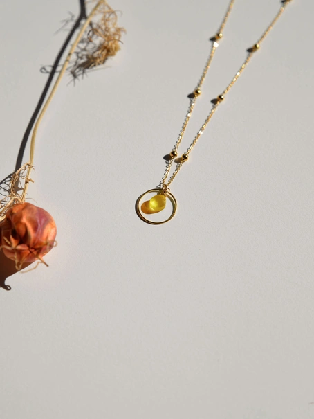 VINOOS NECKLACE GOLD CIRCLE YELLOW SHINE