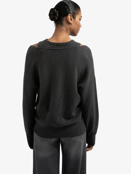 YAYA Deep v-neck sweater with top